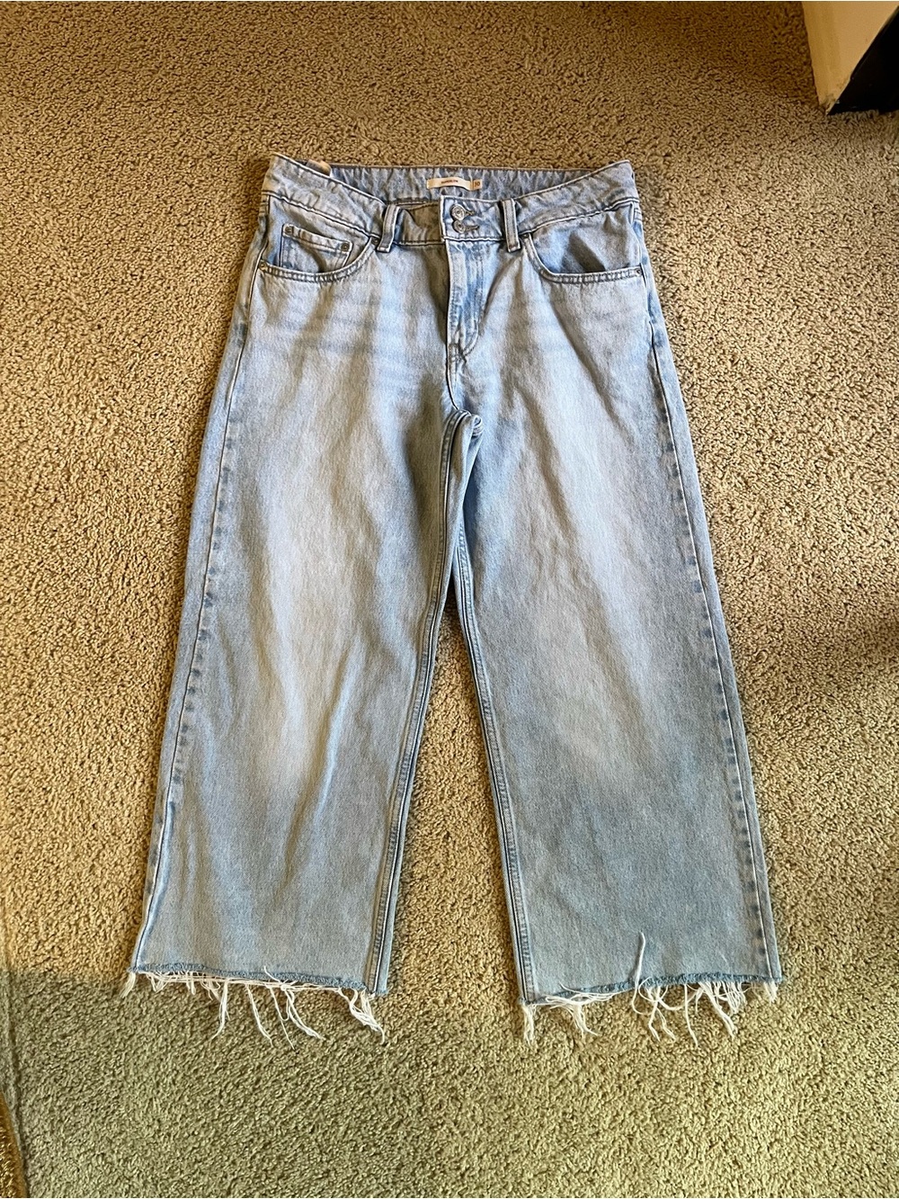 Levi’s Superlow loose cropped jeans